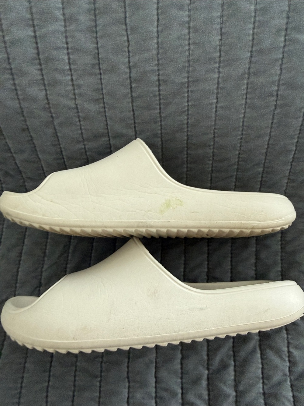 Women’s slides - Picture 3 of 4